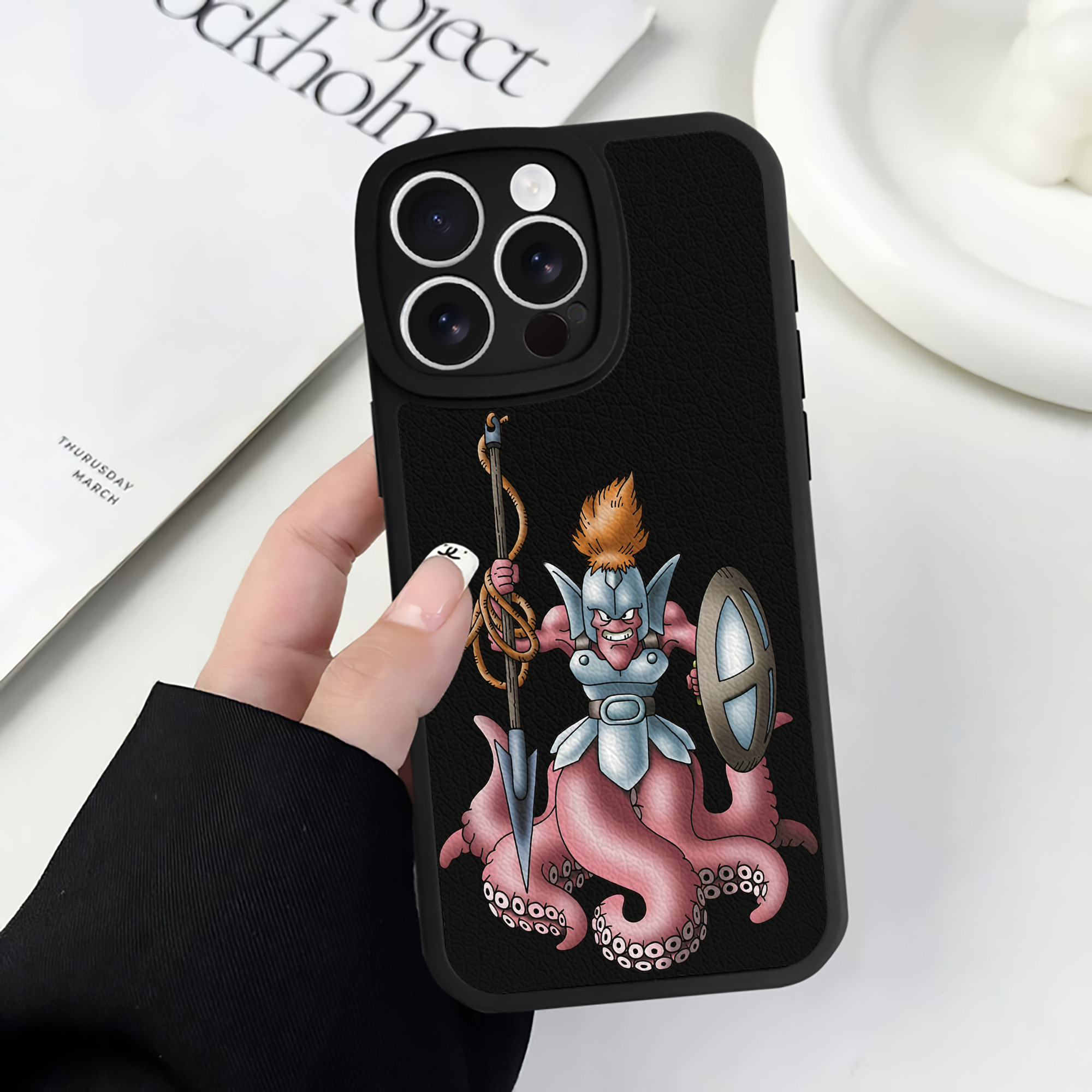 （画像用） ドラゴンクエスト Doragon Kuesuto Dragon Quest 【iPhone 16シリーズ対応】シリコンスマホケース（レザー調） 材質：シリコン